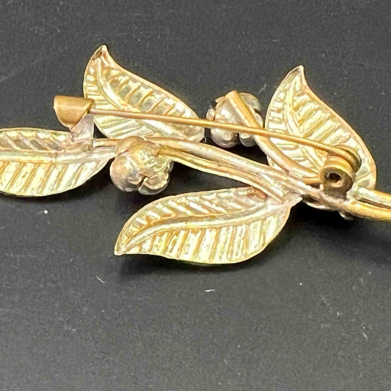 Spille & Fermagli: Brosche goldfarben mit Perlen, Material unbekannt – Usato da Häusernmoos venduto da Schmuckchratli 6