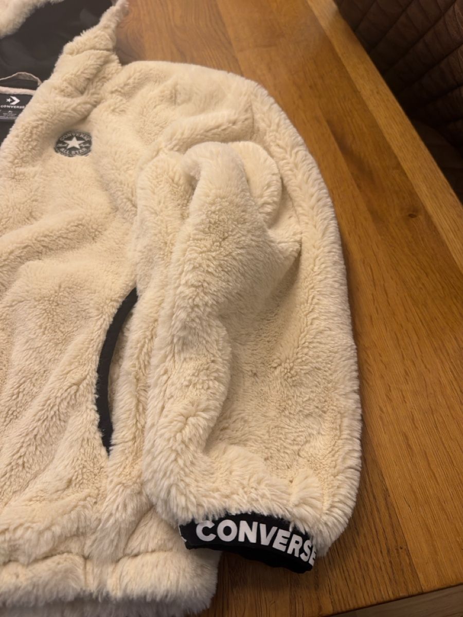 Converse Jacken & Mäntel: Kapuzenjacke fake four – Gebraucht aus Davos Platz von anr_y7w2 2