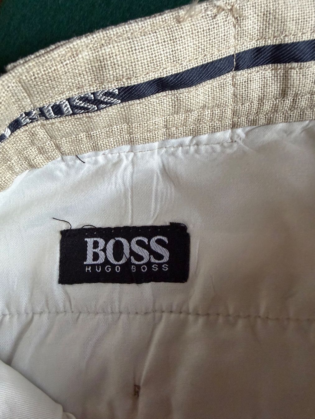 Hugo Boss Pantaloni: HUGO BOSS PHOENIX 23660  Elegante Bermudashorts  Größe 44 – Usato da Interlaken venduto da Bona55 5