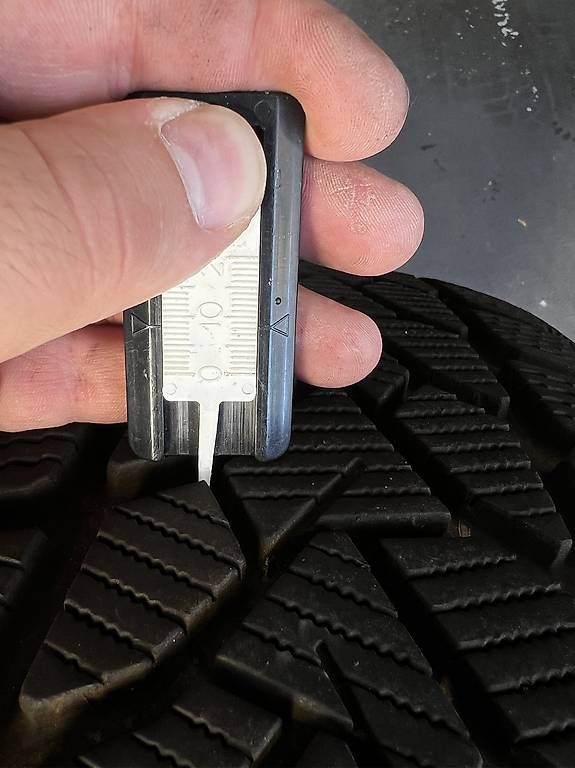 Pneumatici & Ruote complete: 205/55 R19 Winterreifen – Usato da Sursee venduto da gas_8n5t 4