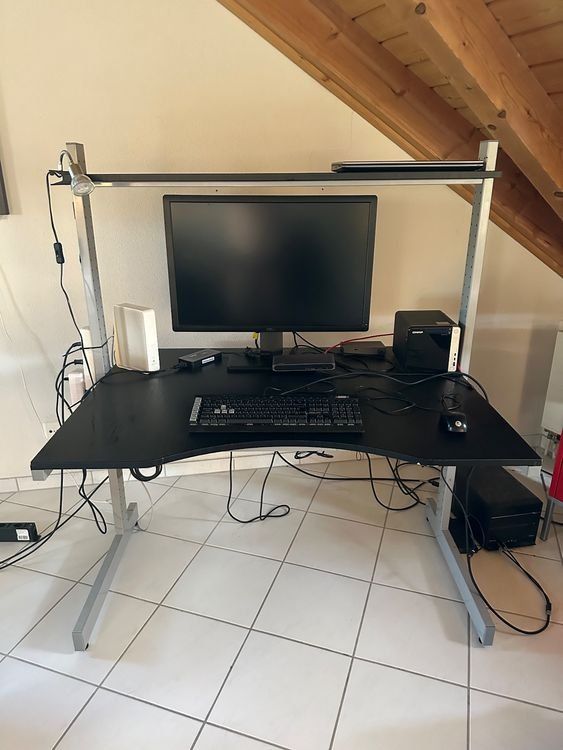 Ikea Bureaux: Computer Desk. Ideal for Students or Homeworking – D'occasion à Kloten par ber_6fgk