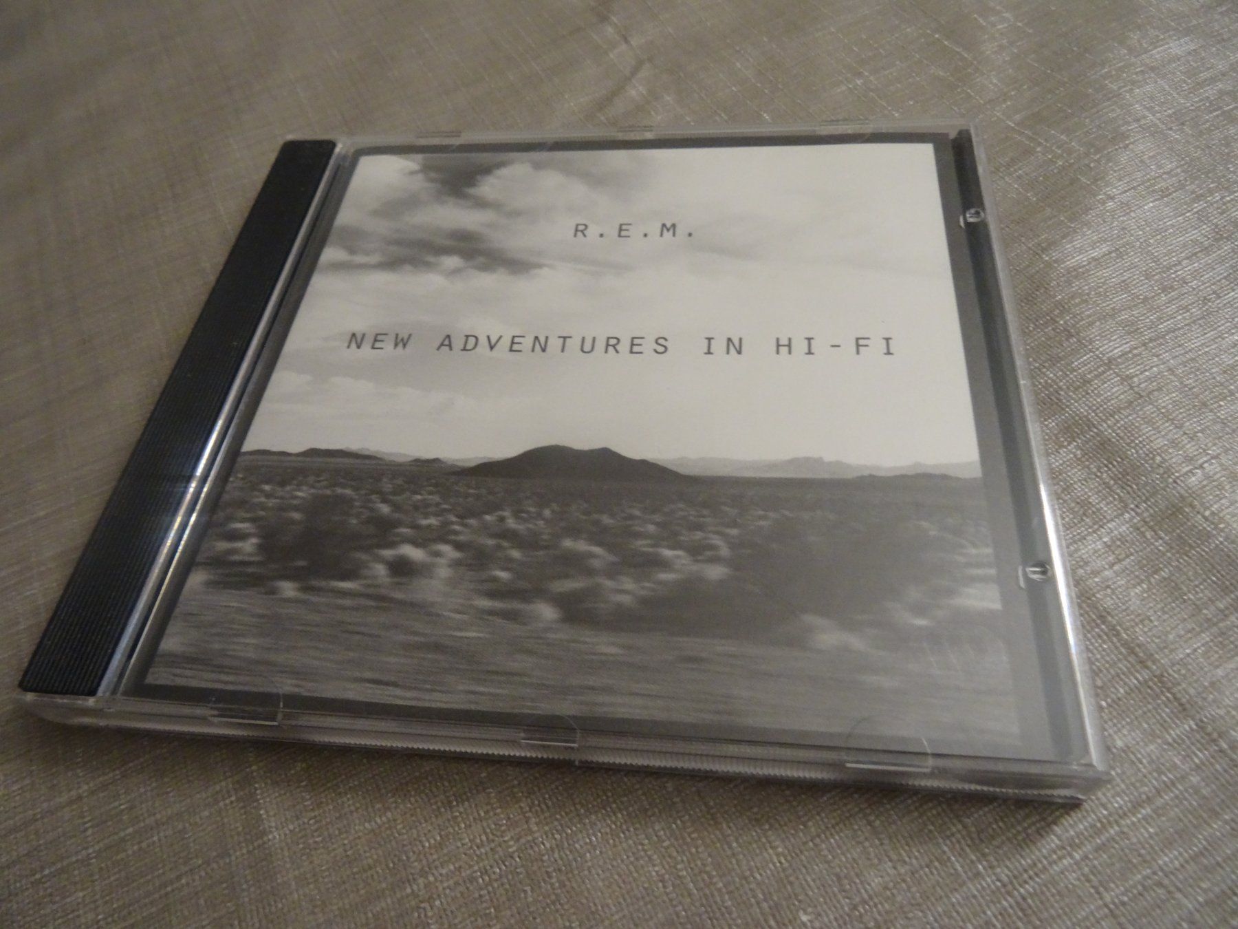 CD: R.E.M. - New Adventures in Hi-Fi CD – Usato da Olten venduto da Disc-Ausverkauf