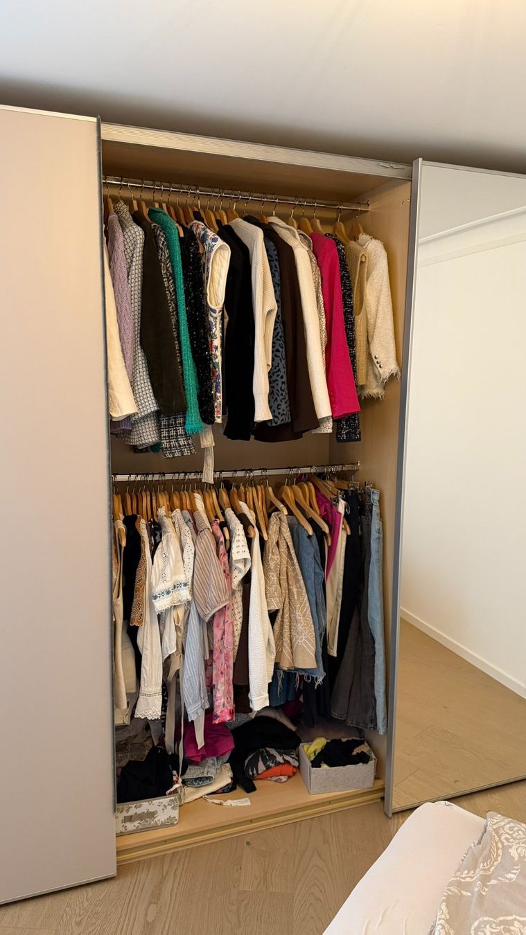 Armoires: Large sliding door wardrobe — excellent condition – D'occasion à Lausanne par phk_6d9h 2