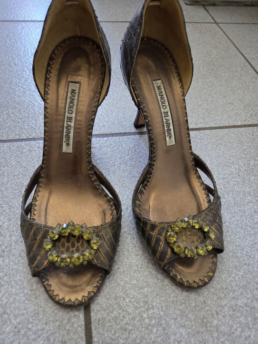 Scarpe da donna: Manolo Blahnik Slingpumps, Gr. 37, 5 Olive – Usato da Zürich venduto da Isa0111