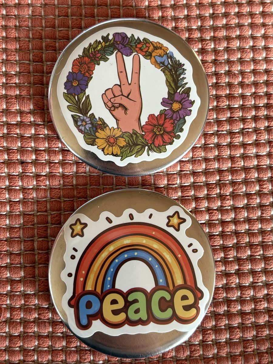 Spille & Fermagli: Frieden Brosche / Peace Button 2er Set – Nuovo (secondo la descrizione) da Rümlang venduto da BoutiqueMonique16
