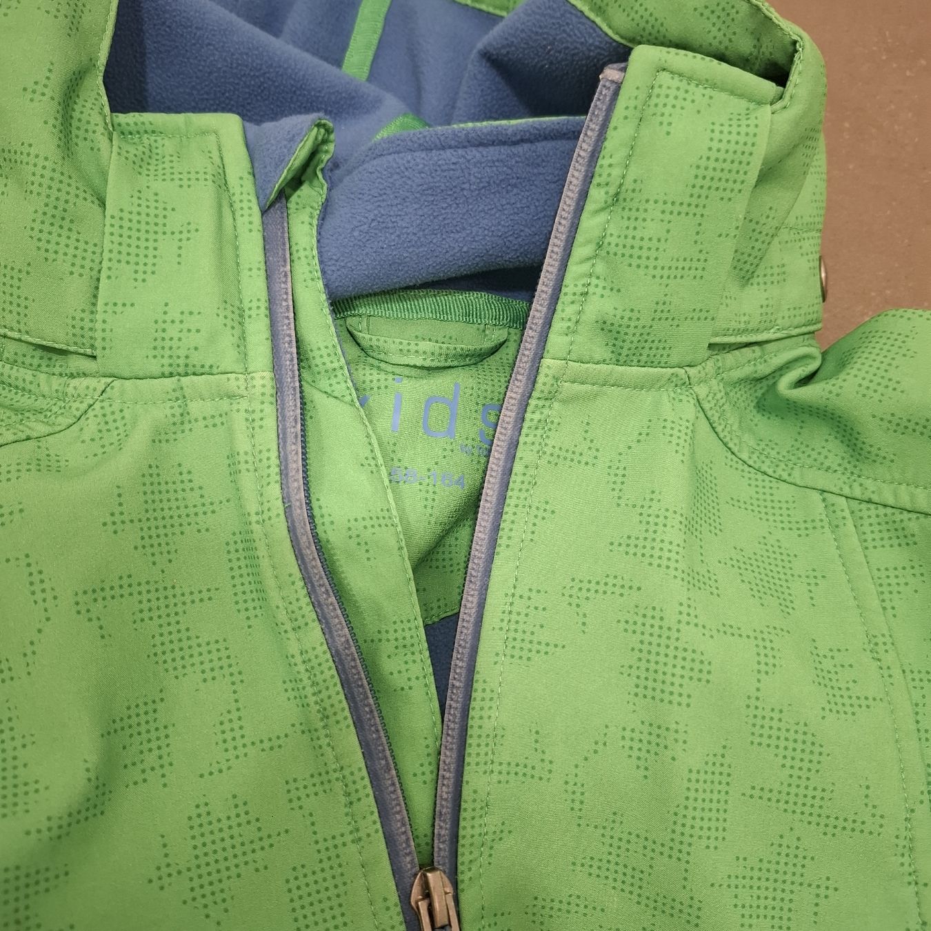 Tchibo Giacche & Cappotti: Jungen Softshelljacke Tchibo Grün Gr. 158/164 – Usato da St. Gallen venduto da emi_nfh9 3