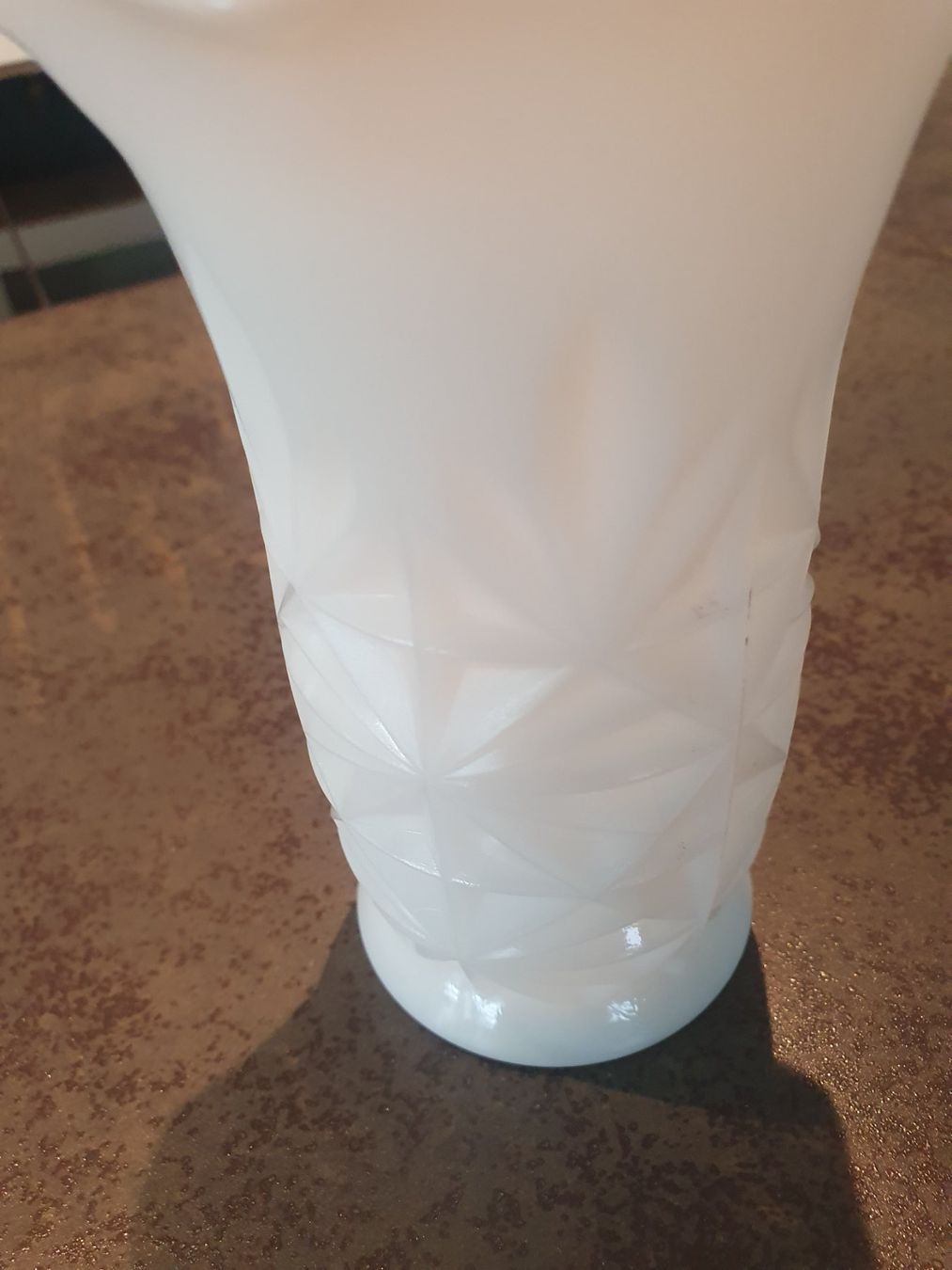 Vasen & Gefässe: Wunderschöne Vintage Milchglas Vase mit Sternmuster, Top! – Gebraucht aus Reinach von 3Guggerli 3