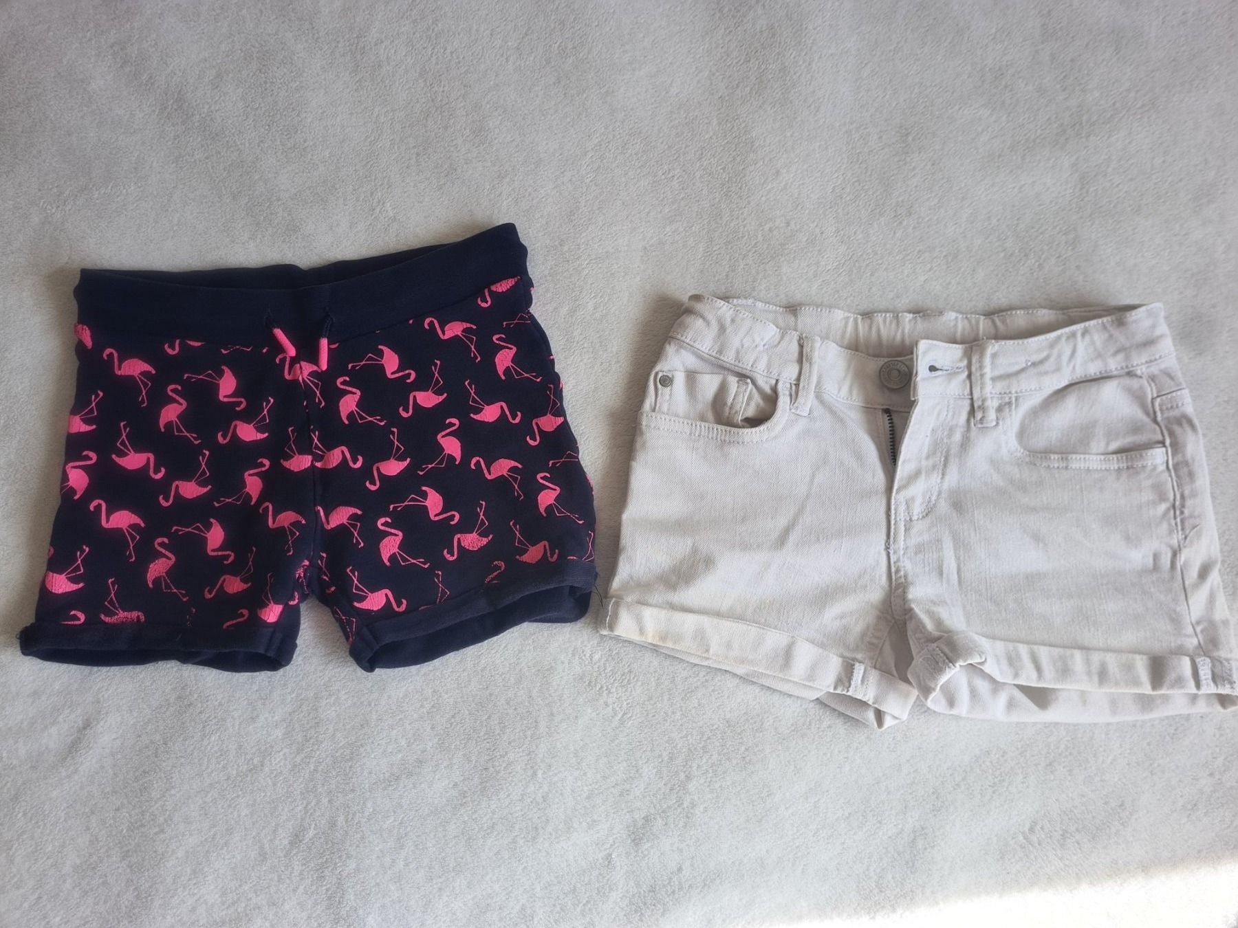 Pantaloni: 2x Kurze Hose Mädchen 128 – Usato da Biel/Bienne venduto da KatarinaFilip