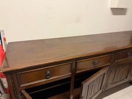 Tudor Sidebord aus Massiv-Holz