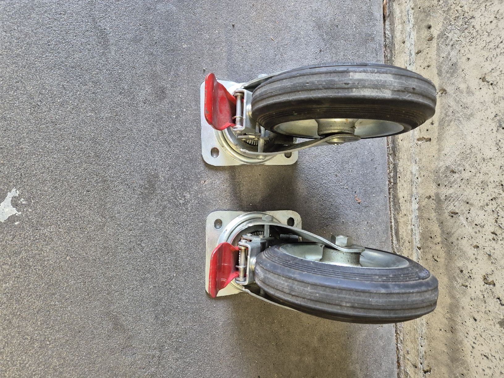 Altro per Ufficio & Commercio: 2 stk Rollen gelenkt mit Bremse – Usato da Hausen AG venduto da roland86190 1