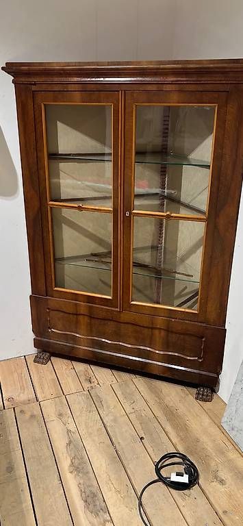 Vitrinen: Vitrine mit Glas Tablare – Gebraucht aus Gunzwil von vintage-bazaar