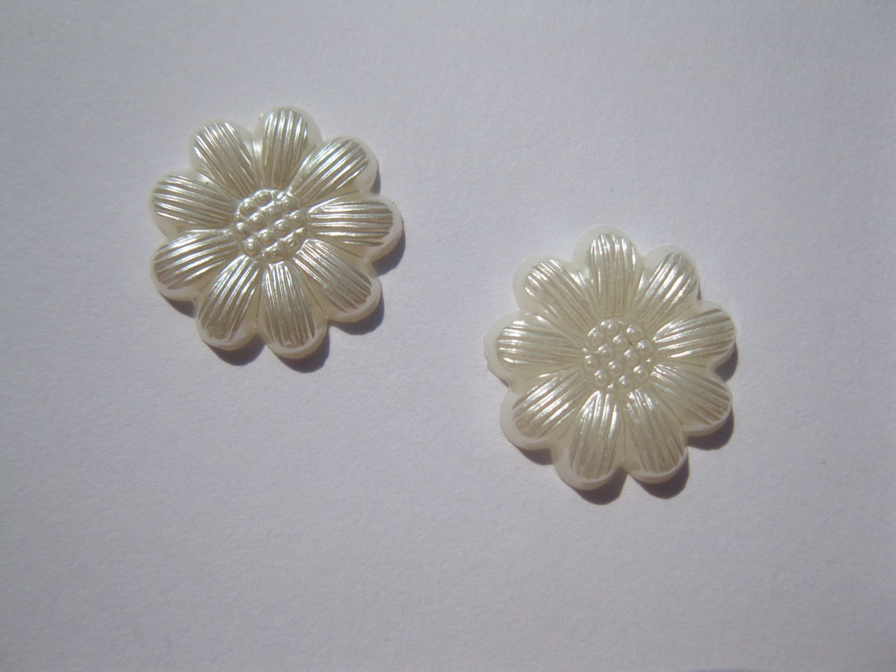 Tutte le decorazioni: 20 Relief - Blumen 13mm – Nuovo e nell'imballaggio originale da St. Margarethen TG venduto da LuanaKa