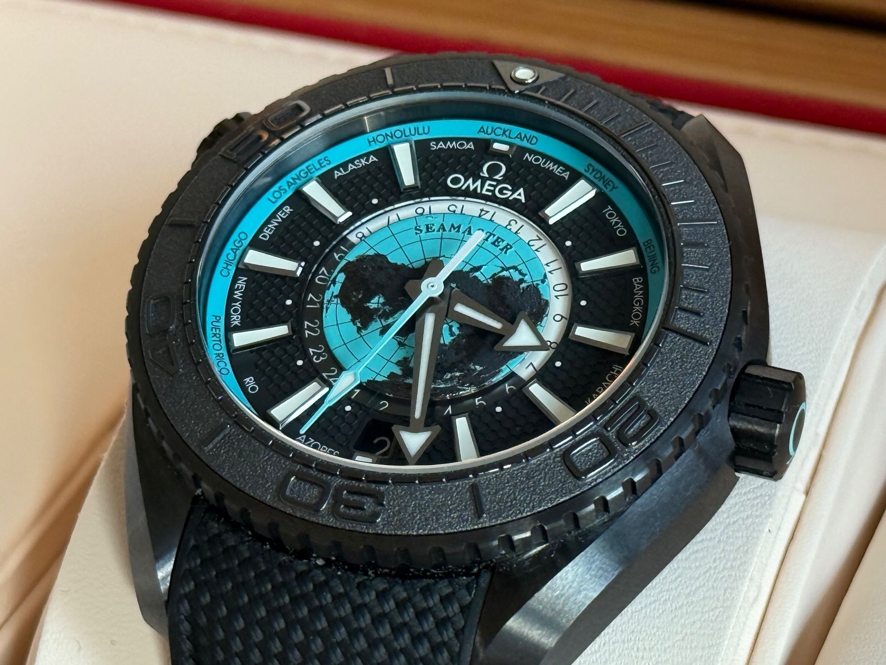Omega Orologi: Omega Seamaster Planet Ocean 600 GMT Worldtimer 45.5mm – Nuovo e nell'imballaggio originale da Aarau venduto da trader1000