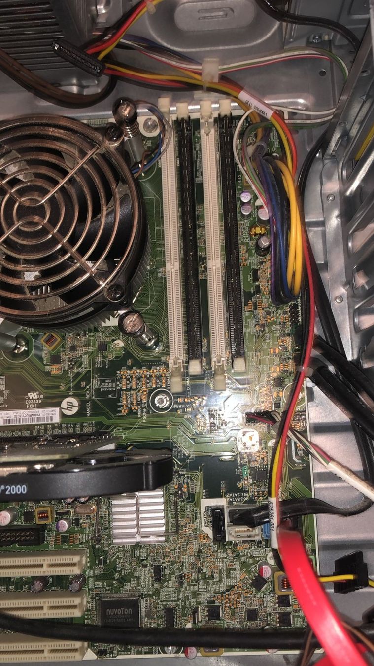 Hewlett Packard PC: Vends HP Compaq elite 8200 – Difettoso da Corpataux venduto da pfi_27t6 4