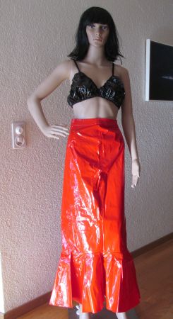 NEU bodenlanger roter Fishtail Lackrock von LACKINA Gr. XXL