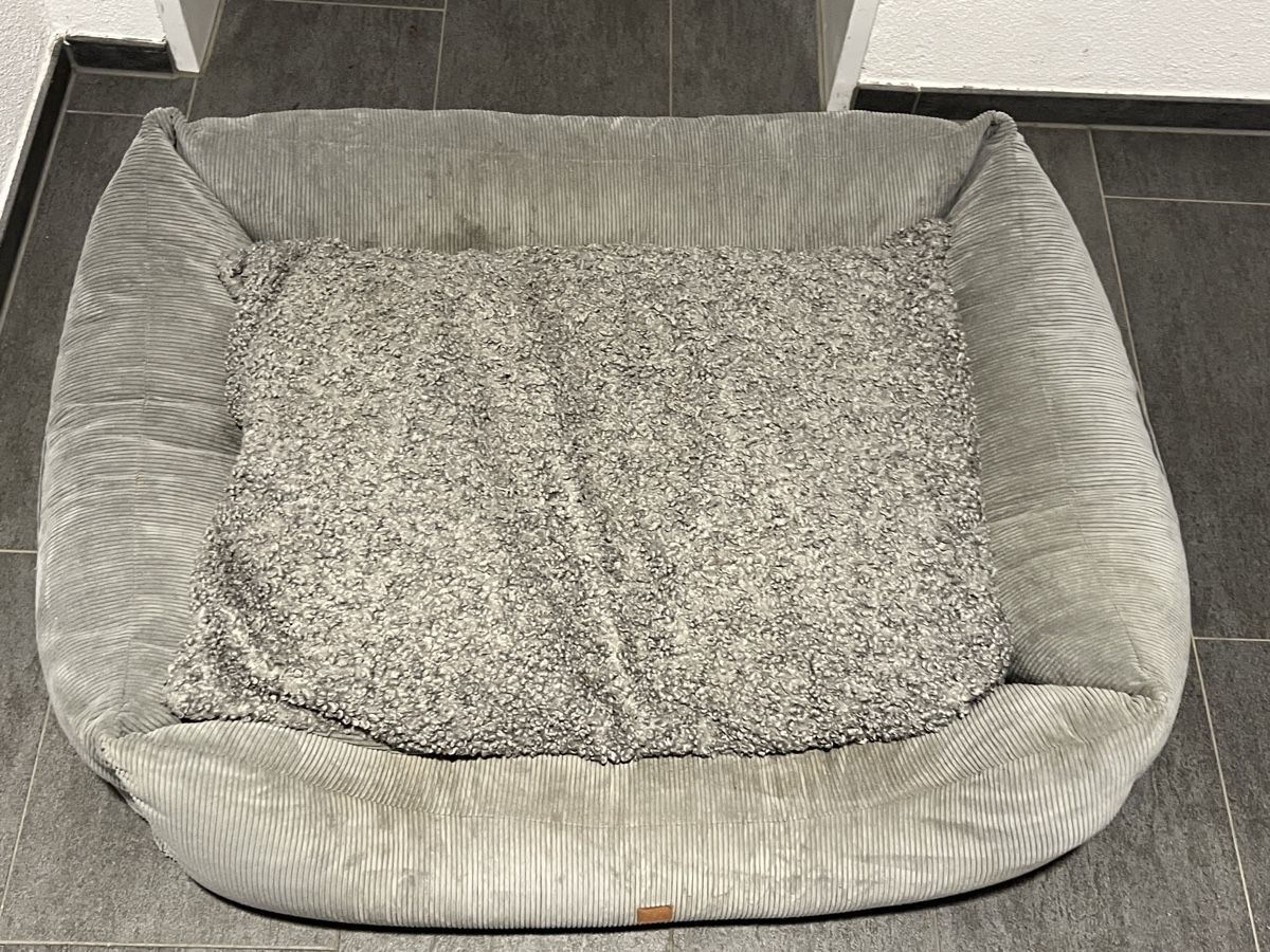 Niches, paniers: Hundebett grau Kord Gebraucht – D'occasion à Neuenkirch par hk90