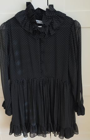 Zara Kleid schwarz gepunktet mit Rüschen 