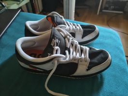 Nike SB Dunk Tightbooth