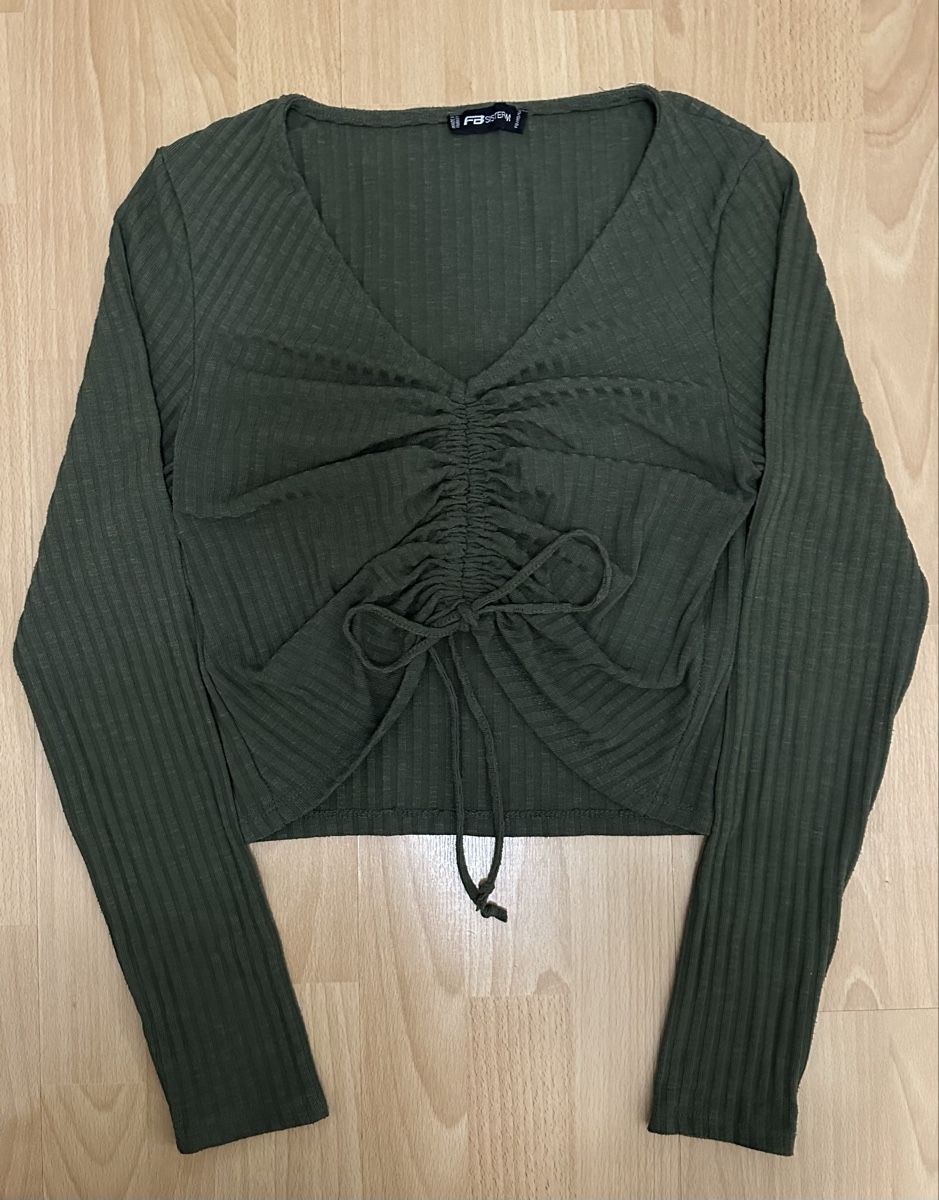 Pullover & Sweatshirts: Pullover – Gebraucht aus Volketswil von hal_65hj 2
