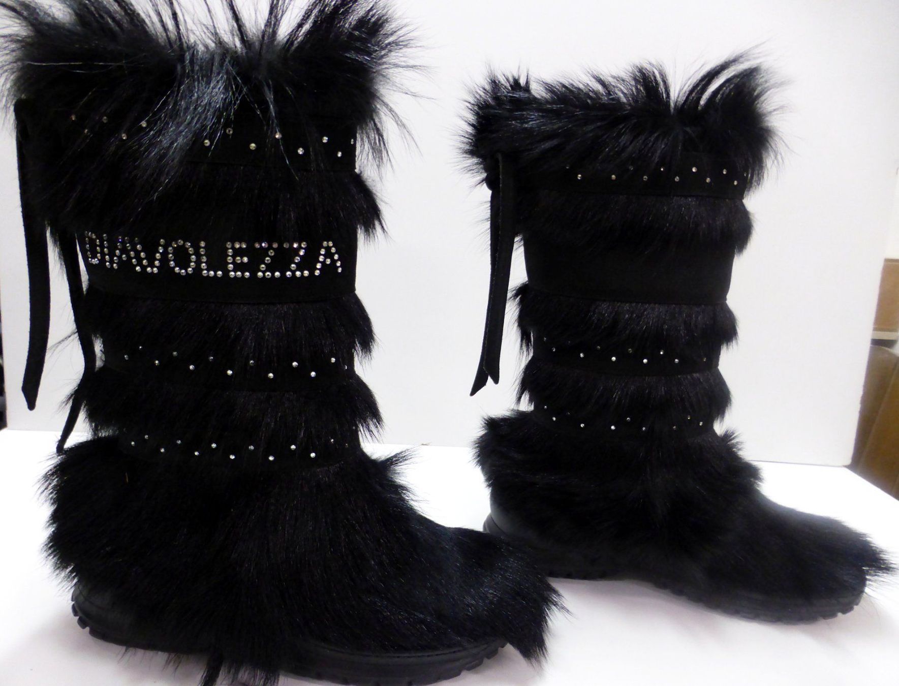 Scarpe da donna: DIAVOLEZZA Damenstiefel Fell Gr. 39 – Usato da Chur venduto da montaqua