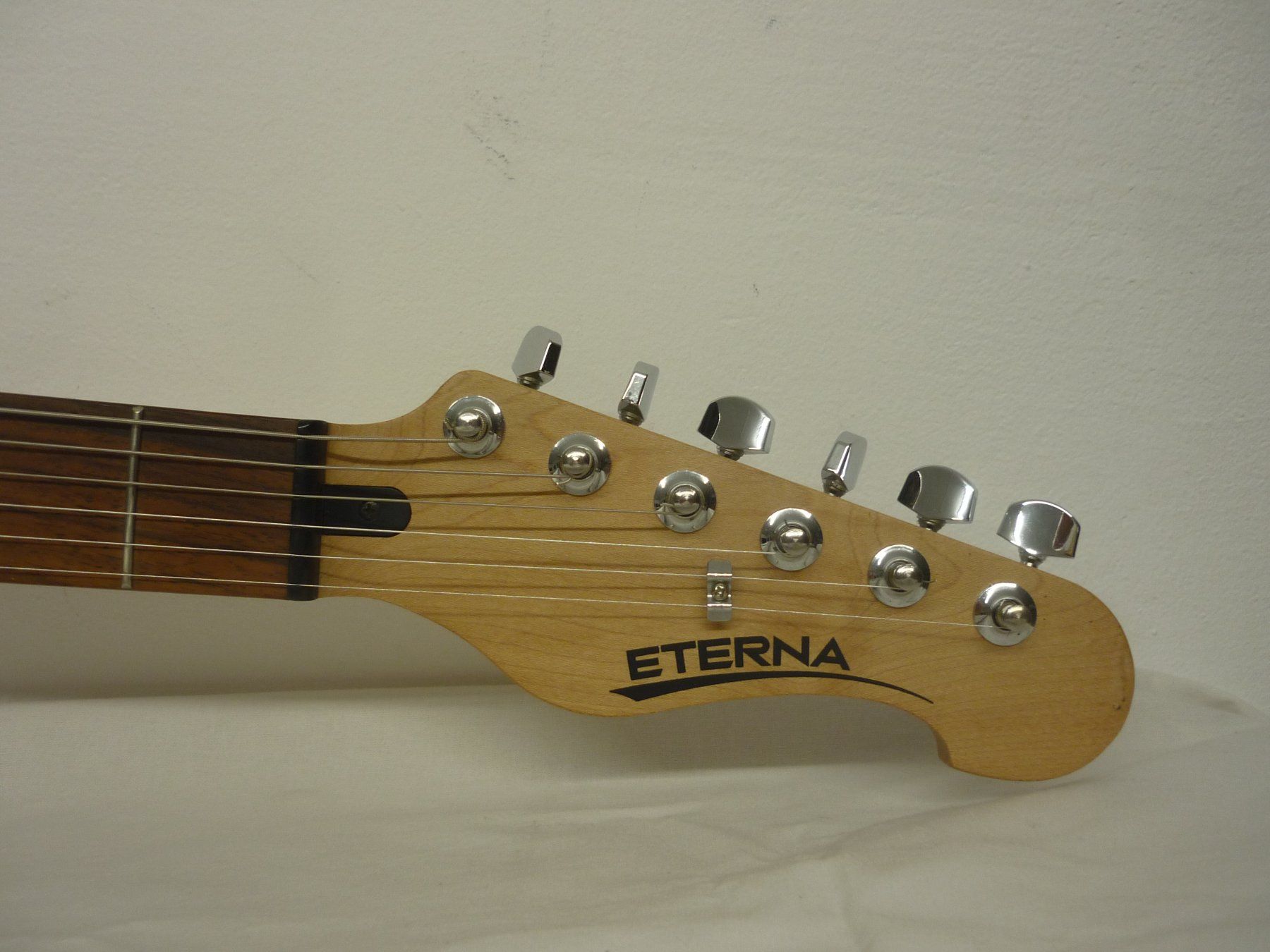 Strumenti musicali: E-Gitarre Stratocaster von Eterna by Yamaha – Usato da Maienfeld venduto da John13 4