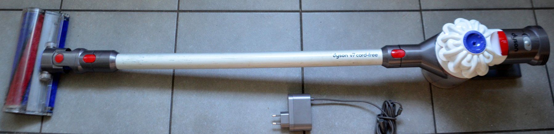 Dyson Staubsauger & Zubehör: Staubsauger Dyson V7 aspirateur – Gebraucht aus Collonges von arashee