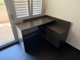 Schreibtisch dunkelgrau mit drei Schubladen gebraucht