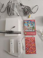 Nintendo Wii Konsole und 2 Controller Top mit Super mario 
