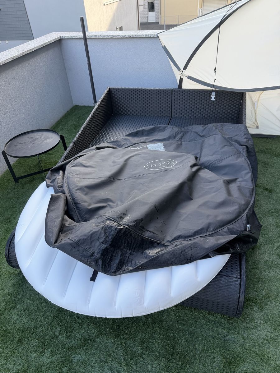 Bestway Schwimmbad: Whirlpool abdeckung – Gebraucht aus Ruggell von pal.stefanos