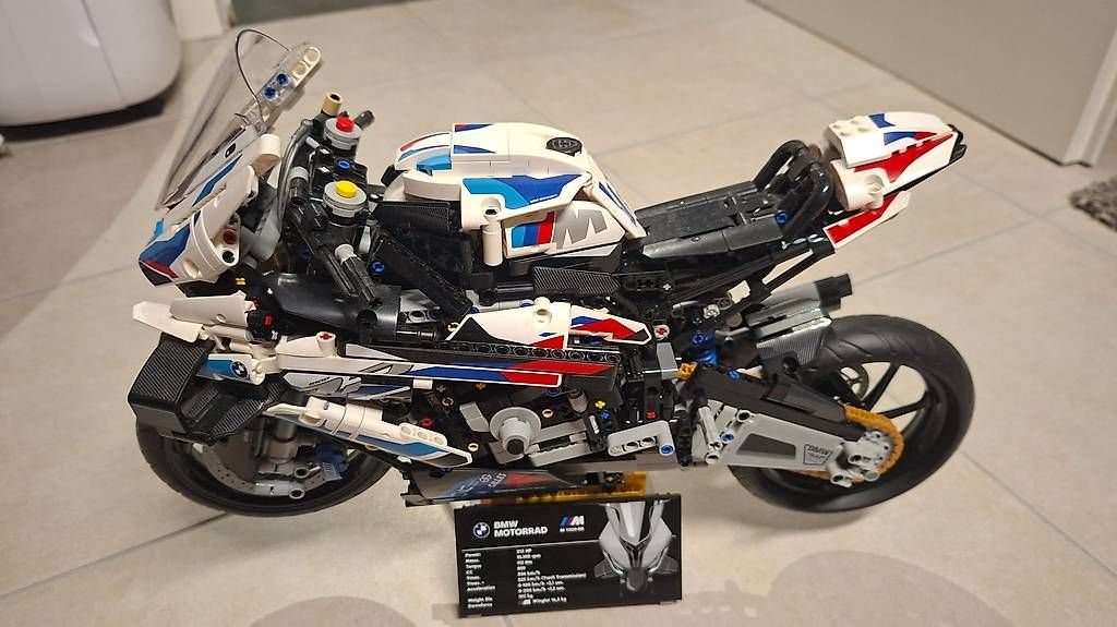Lego Kit di costruzioni: Lego Technic 42130 BMW M 1000 RR – Usato da Cudrefin venduto da fab_8rm6 2