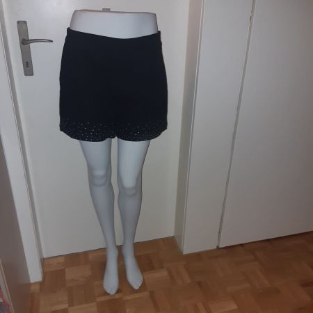 Schwarze Shorts mit Strass, ideal für den Sommer, Gr. 38