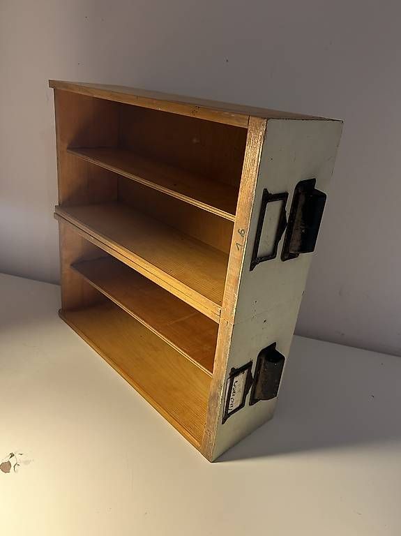 Tous les outils: 2 Holzschunladen – D'occasion à Frauenfeld par ire_q29k 1