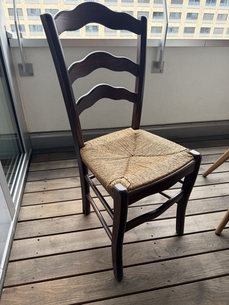 Stühle: Wood chair – Gebraucht aus Zürich von pol_cy5n