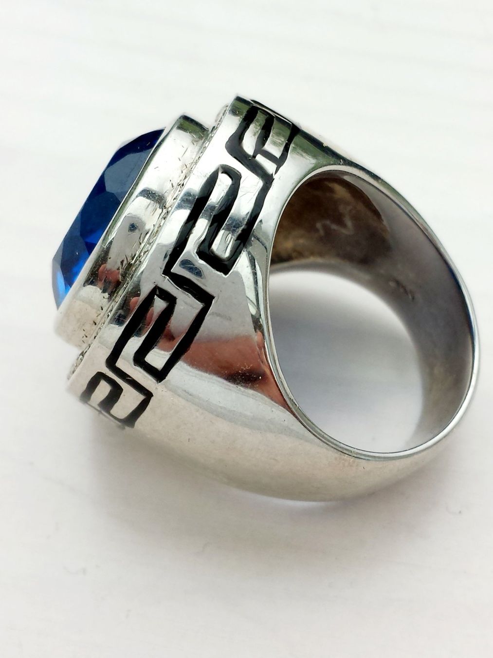 Anelli: Massiver Ring mit leuchtend blauem Stein Grösse 58 – Nuovo (secondo la descrizione) da Zürich venduto da ben_mn5h 1