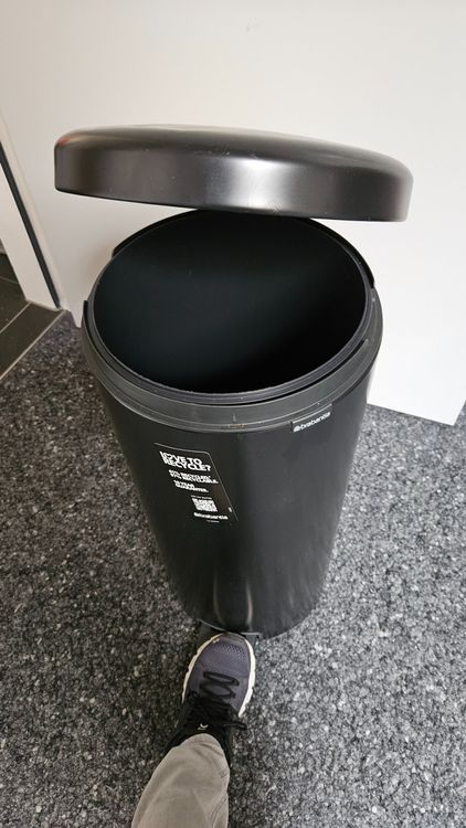Cestini per rifiuti: Runder Abfalleimer, schwarz – Usato da Lohn-Ammannsegg venduto da tschemeker 1