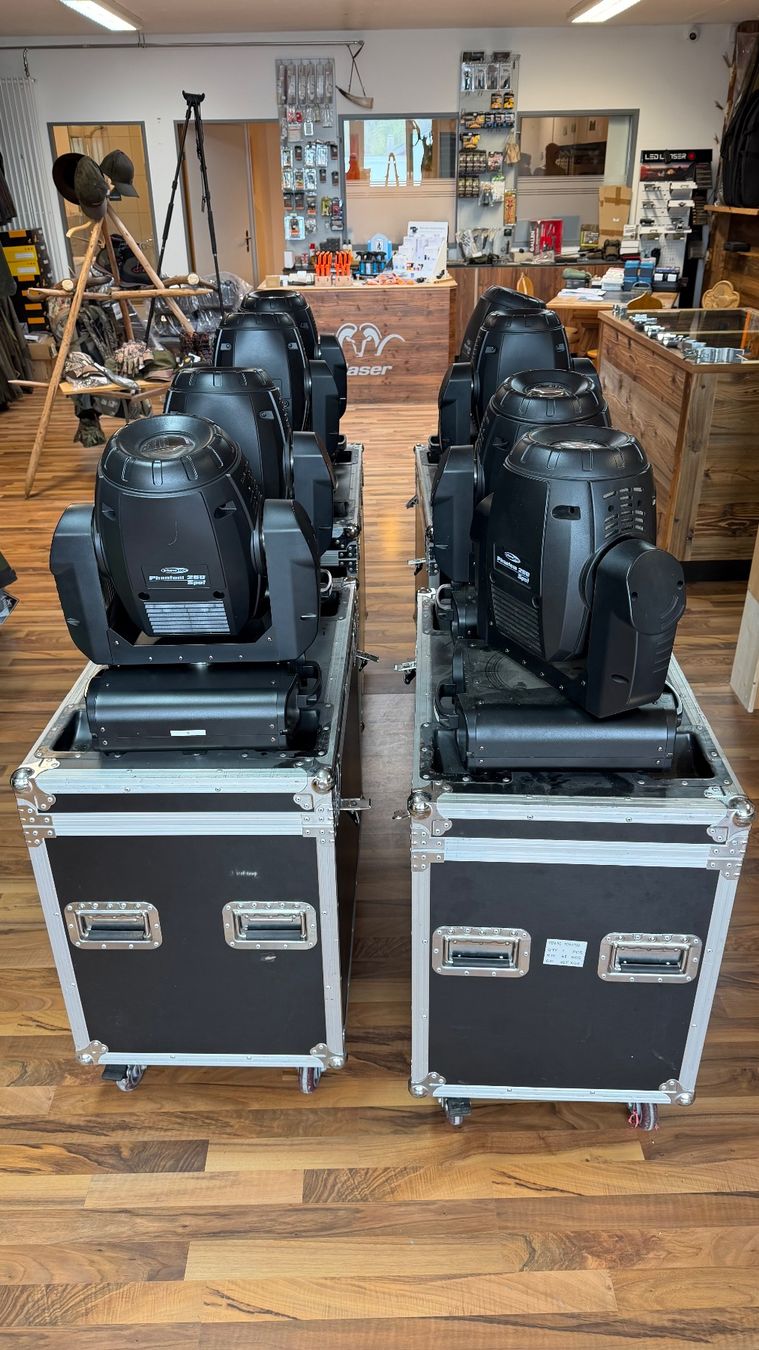 Showtec Lampade: Showtec Phantom 250 Spot Moving Head gebraucht schwarz – Usato da Baar venduto da GerdW