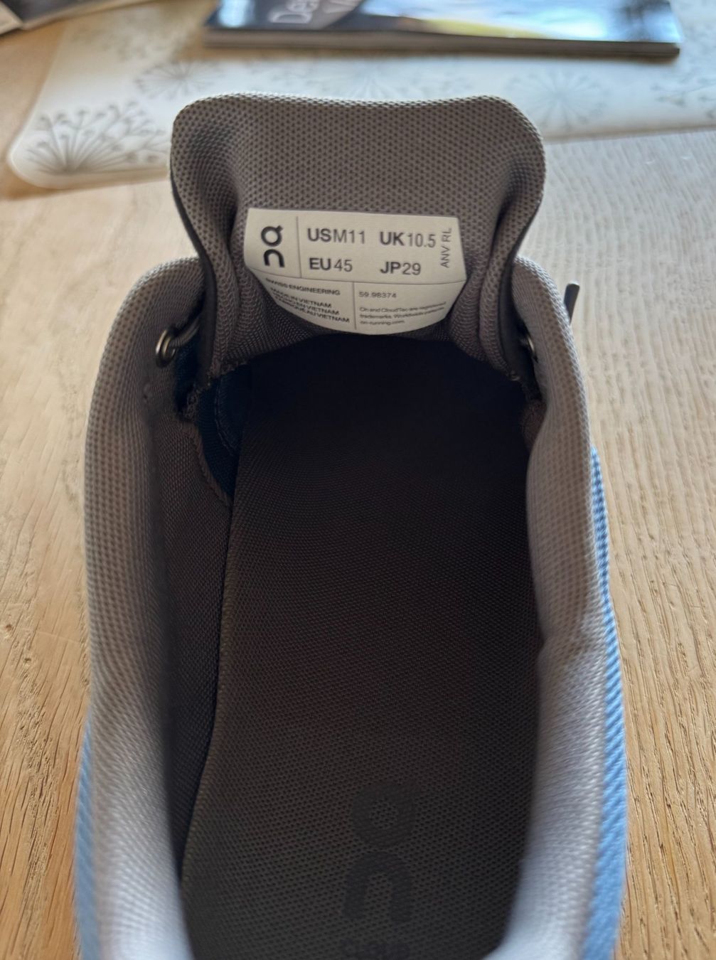 On Scarpe da uomo: On Cloud 5 – Usato da Rothrist venduto da 2six0 5