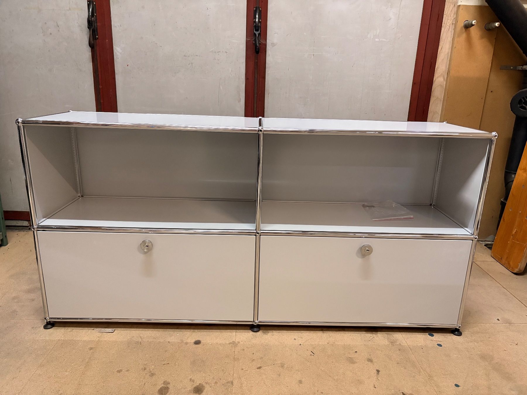 USM Scaffali: USM Haller Sideboard Lichtgrau mit Schubladen – Usato da Hellbühl venduto da copy-swiss