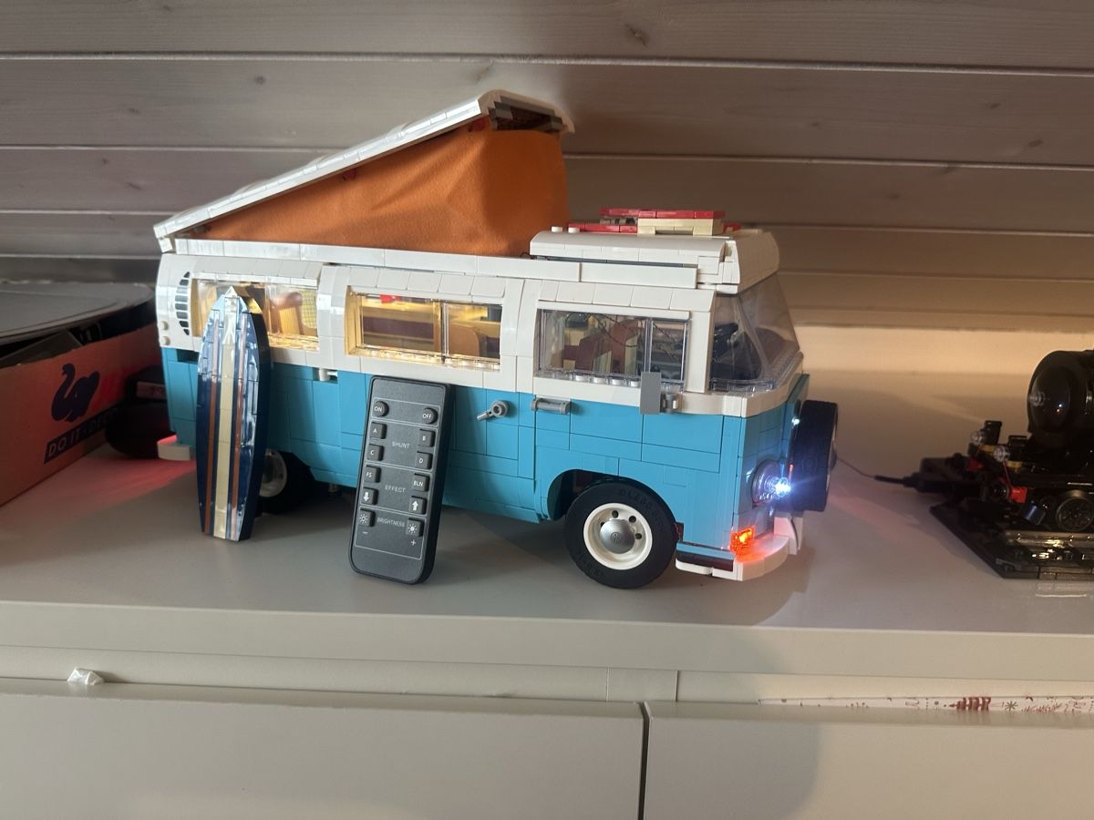 Lego Baukästen: LEGO 10279 VW BUS T2 CON LUCI – Neu (gemäss Beschreibung) aus Gordola von Topino02