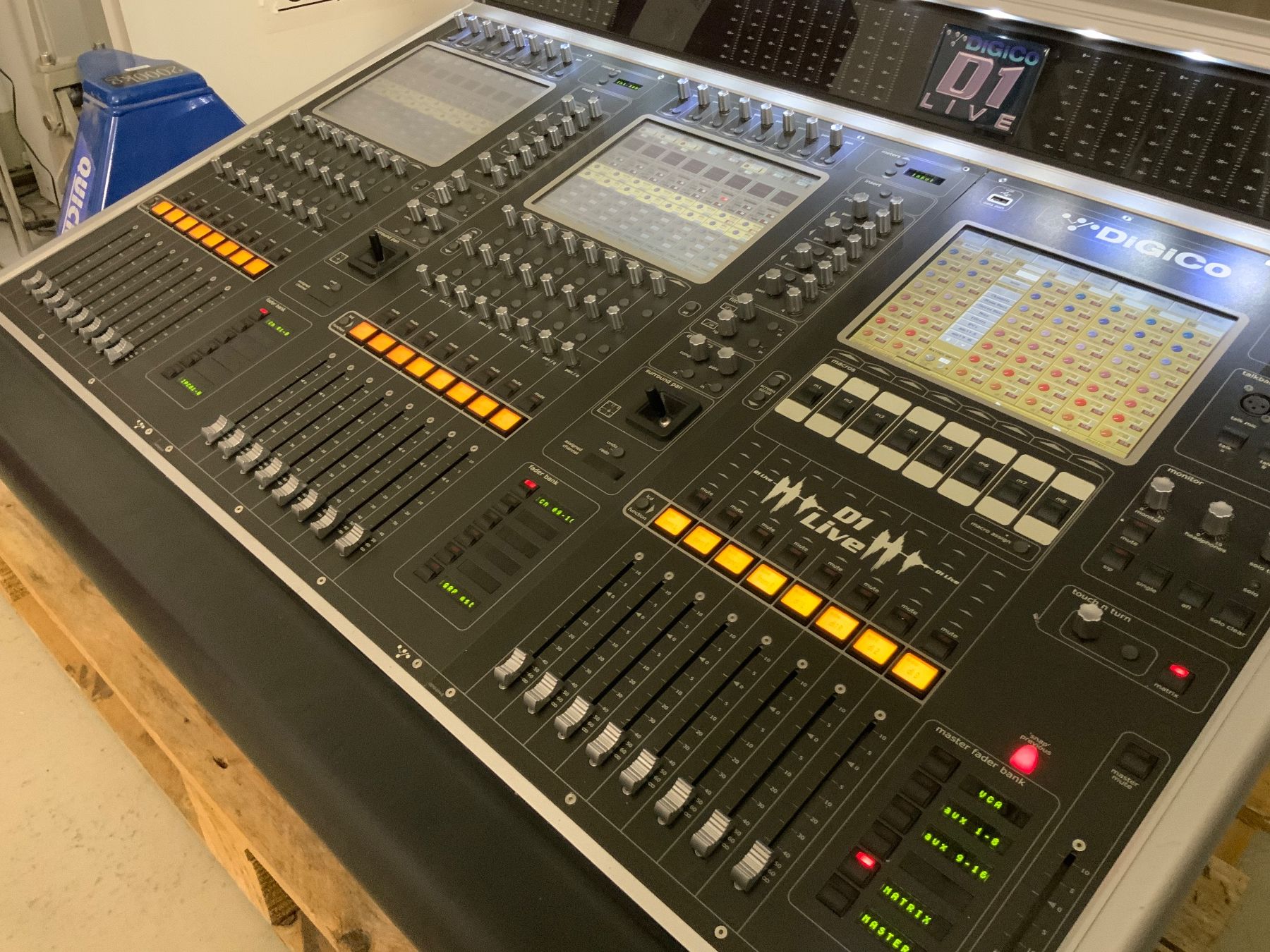 Console di mixaggio: Digico D1 Live Professional Digital Audio Console – Usato da Feuerthalen venduto da her_652x 2