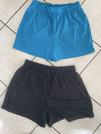 2 Männer Sport Shorts, Gr. L schwarz/blau guter Zustand.