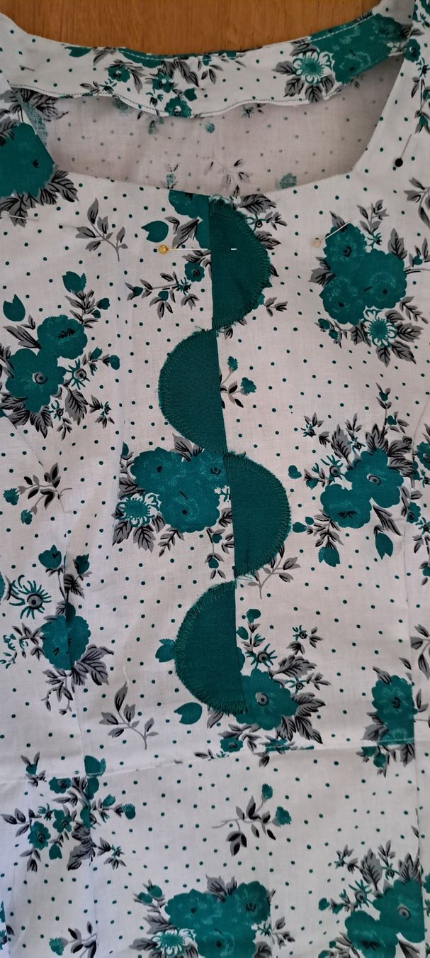 Kleider: Damen Kleid Blumenmuster Weiss M size – Neu (gemäss Beschreibung) aus Bern von mahilini 1