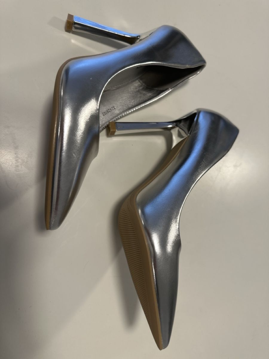 Scarpe da donna: Pumps Ashton Aubry silber Grösse 40 Damen – Nuovo (secondo la descrizione) da Rheinfelden venduto da DIY-Swiss 3
