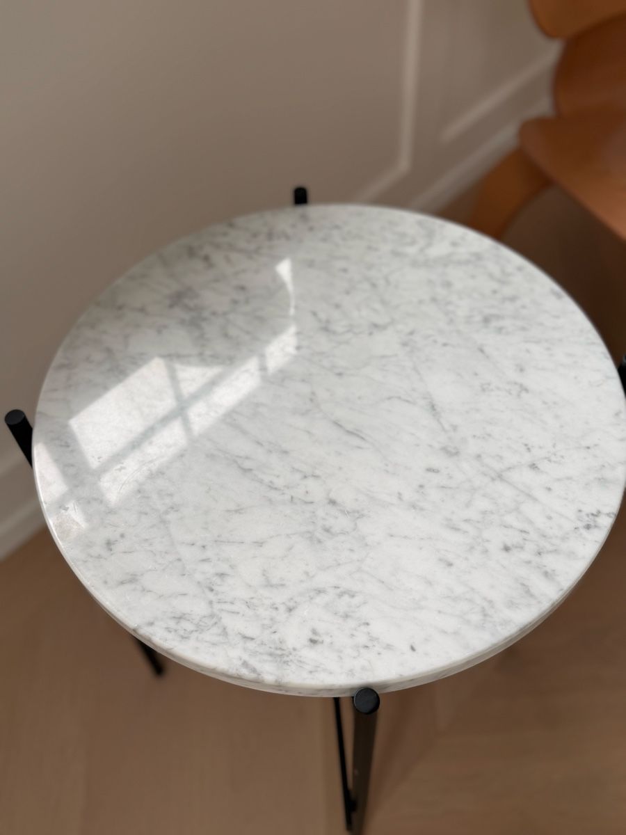 Tavoli: GUBI TS Side Table Beistelltisch, Marmor, 40cm – Usato da Rohrbach venduto da WhiteCornus 2