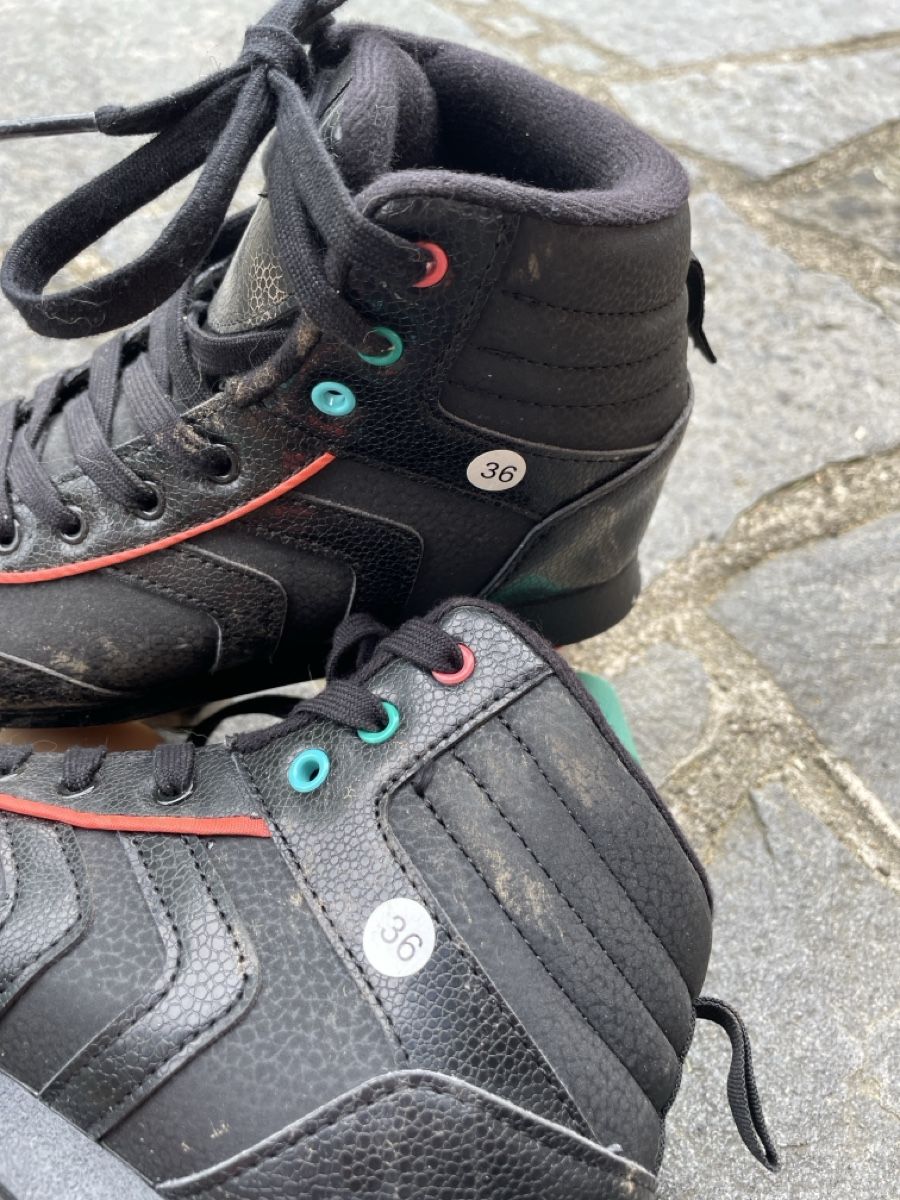 Decathlon Pattini in linea & Pattini a rotelle: Patin à roulettes noir, Taille 36  – Usato da Villars-sur-Glâne venduto da Captainguy 2