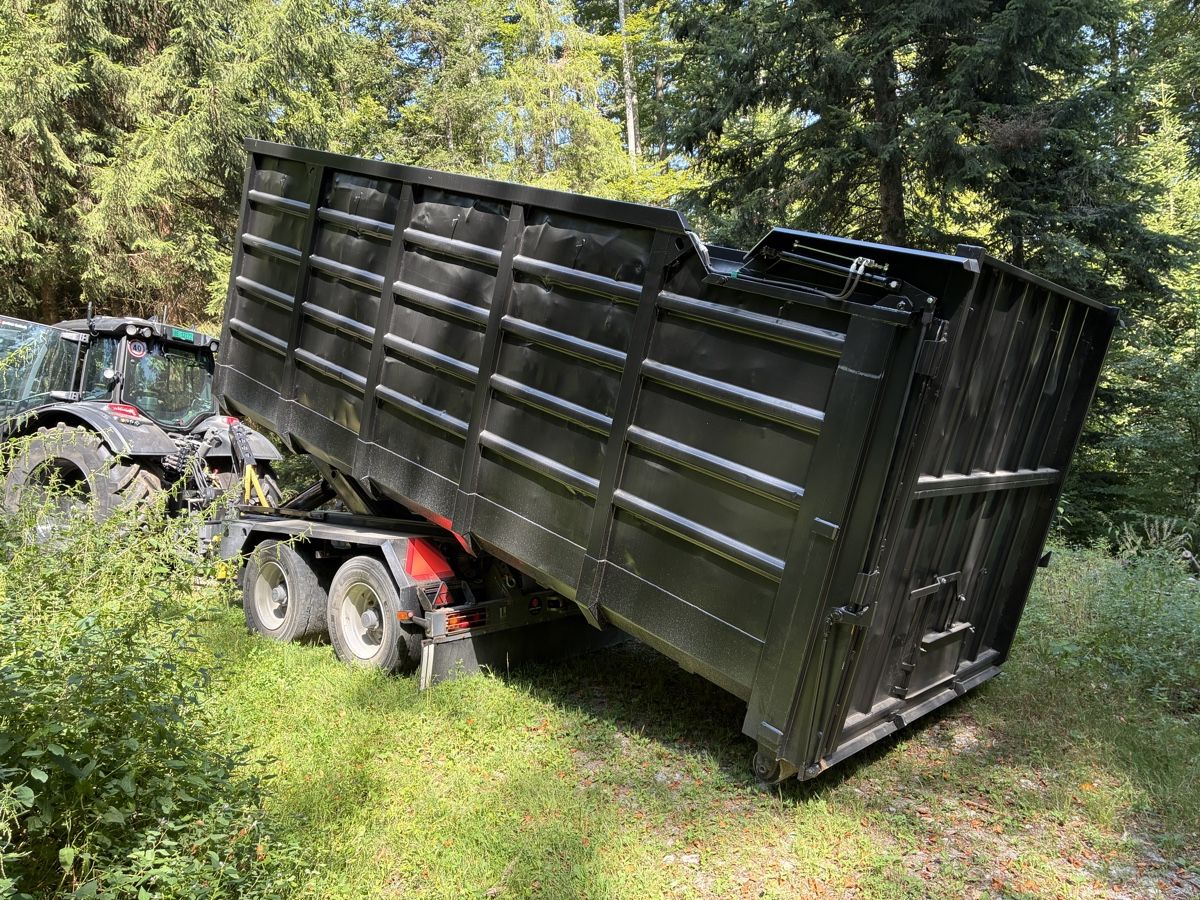 Conteneurs de construction: Abrollmulde mit hydraulischem Deckel /Abrollcontainer – D'occasion à Lanzenhäusern par motor01 8