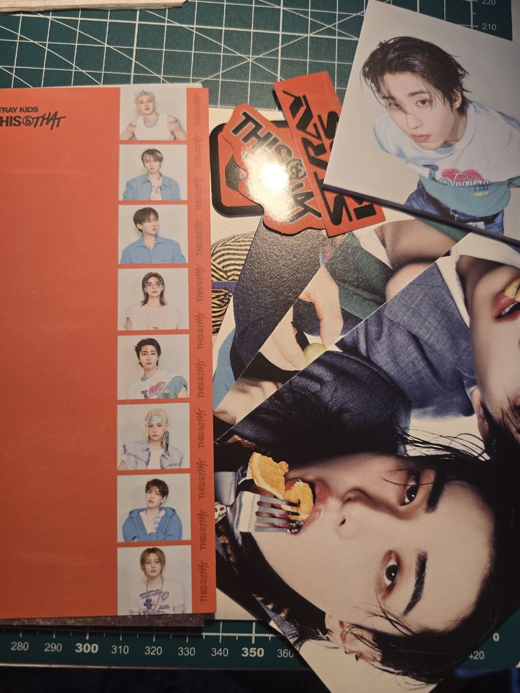CDs: stray kids this&that that version  – Neuf (Voir description) à Neuchâtel par mag_q5kc 2