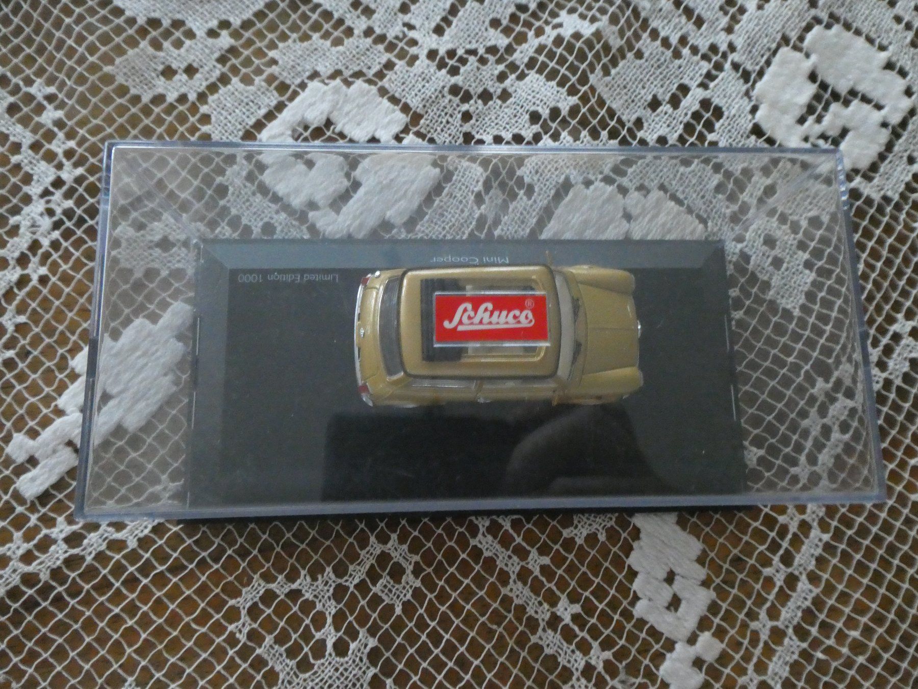 Schuco Modellini d'auto: Modellauto Mini Cooper Gold von Schuco – Nuovo e nell'imballaggio originale da Basel venduto da Robyn 2