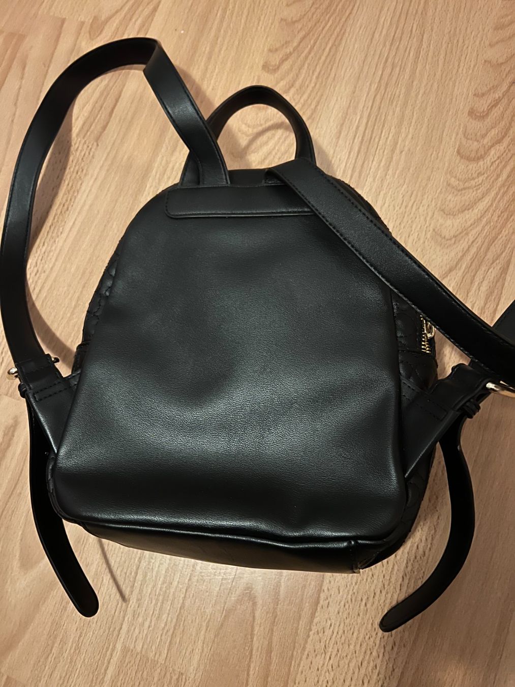 Guess Zaini: Joli sac à dos Guess comme neuf! – Nuovo (secondo la descrizione) da Chavornay venduto da Petit_Biberli 2