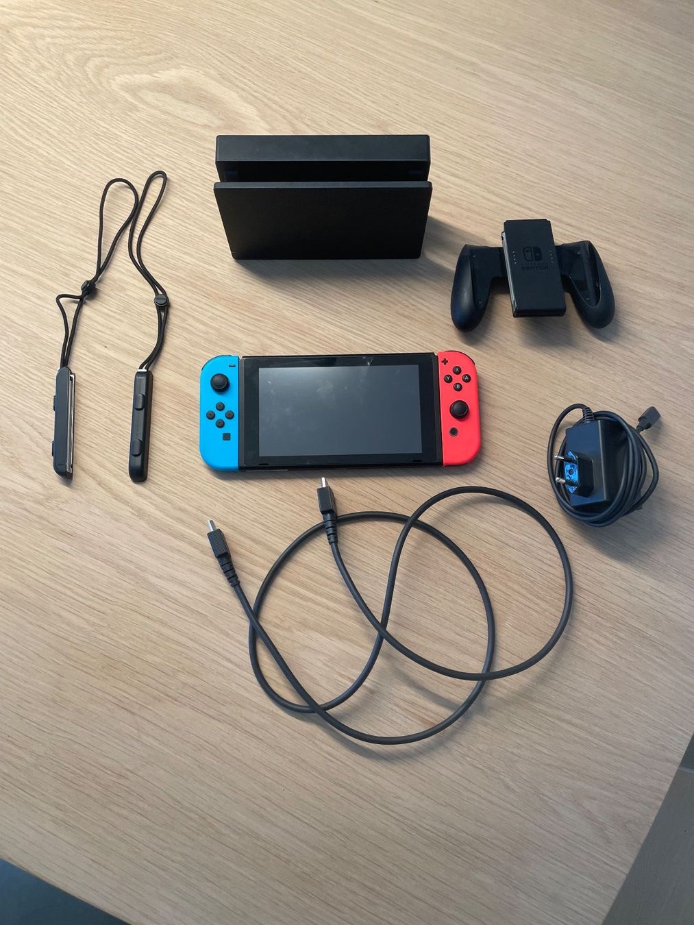 Nintendo Console: Nintendo Switch Konsole mit Zubehör – Usato da Dübendorf venduto da sleepyk